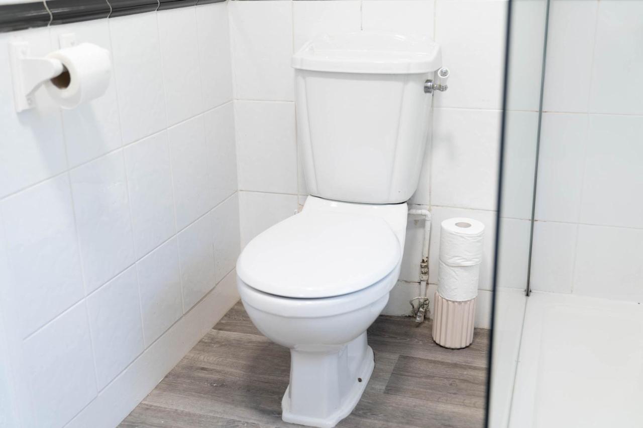 Large 4 Bedroom House - Top Rated - Off-Street Parking - Garden - Sleeps 9 - Contractors - Groups - Pool Table Northfield Zewnętrze zdjęcie