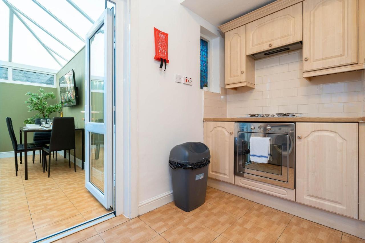 Large 4 Bedroom House - Top Rated - Off-Street Parking - Garden - Sleeps 9 - Contractors - Groups - Pool Table Northfield Zewnętrze zdjęcie